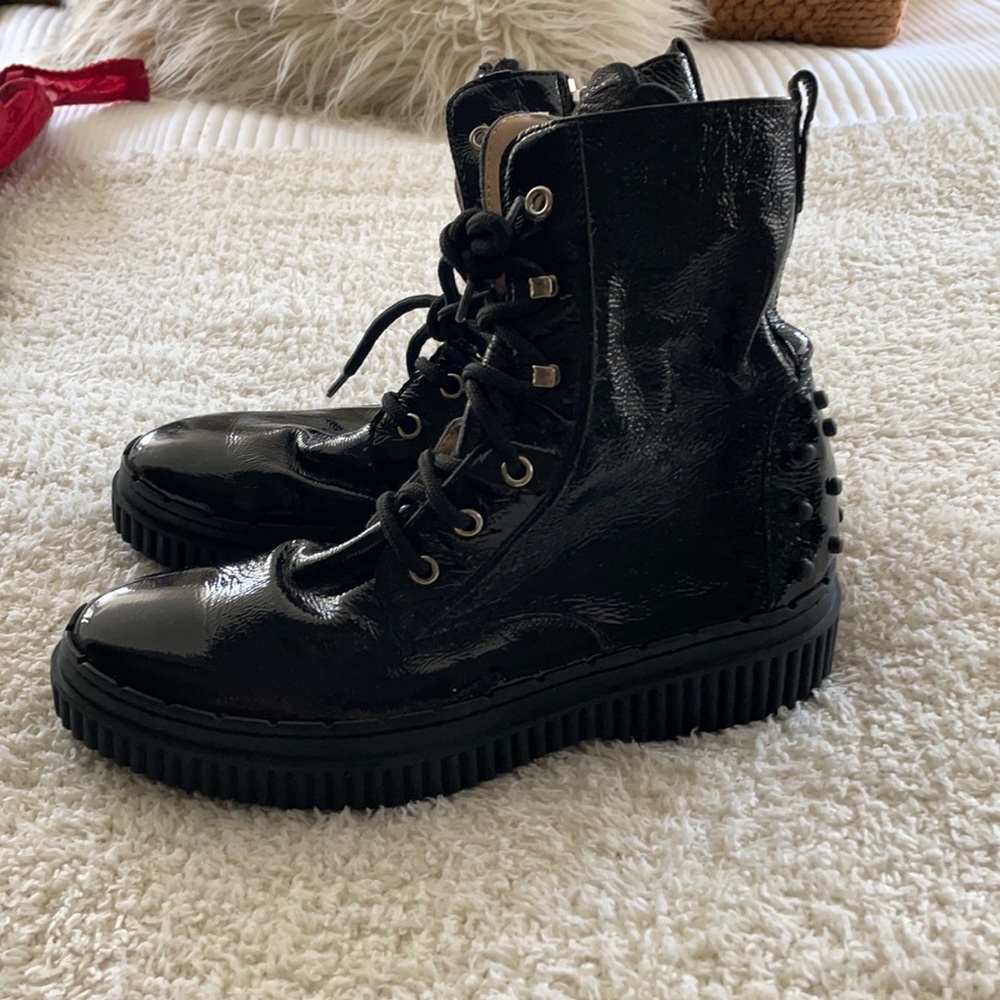 TOD combat patent leather boots size 6